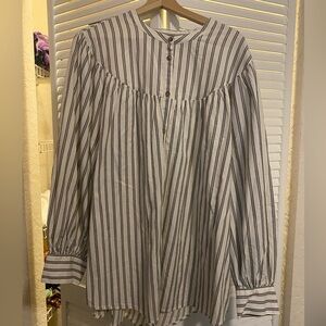 Old Navy striped blue and white long sleeve blouse